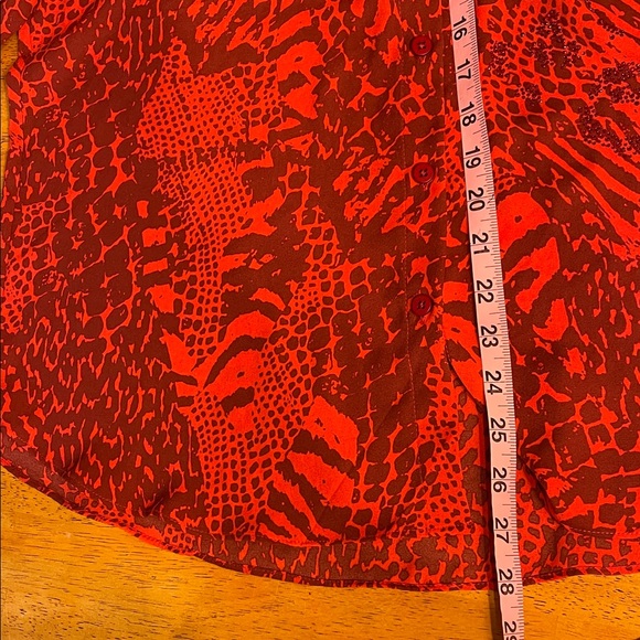 Melanie Lyne - NWT Red sparkling Animal Print Blouse - Picture 8 of 10